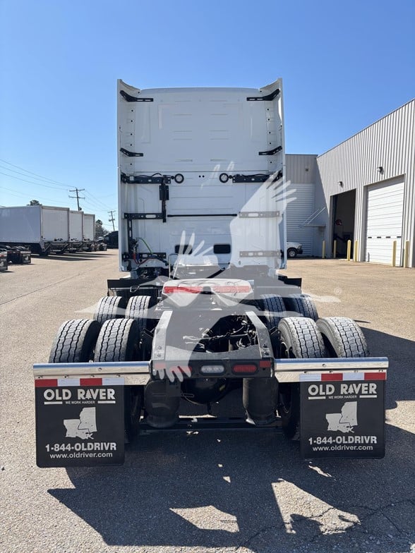 2027 VOLVO VNL64T860 11007972736 2027 VOLVO VNL64T860 11007972736