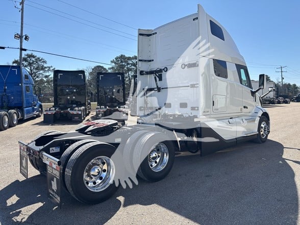 2027 VOLVO VNL64T860 11007972791 2027 VOLVO VNL64T860 11007972791