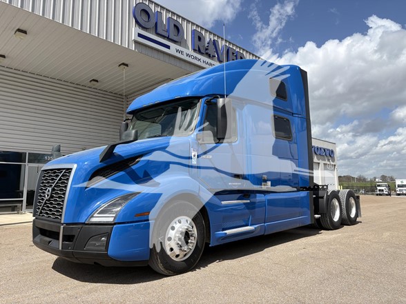 2023 VOLVO VNL64T860 2023 VOLVO VNL64T860 - image 1 of 6