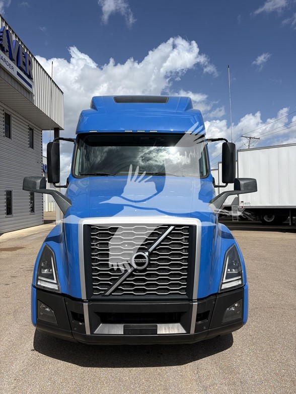 2023 VOLVO VNL64T860 2023 VOLVO VNL64T860 - image 2 of 6