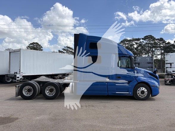 2023 VOLVO VNL64T860 2023 VOLVO VNL64T860 - image 4 of 6