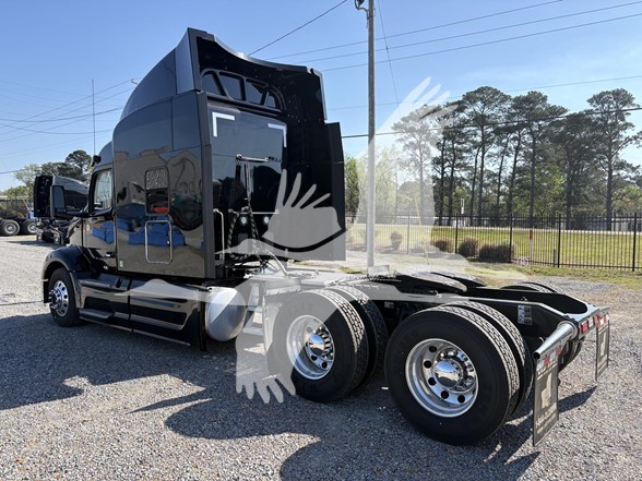 2024 PETERBILT 579 2024 PETERBILT 579 - image 5 of 6