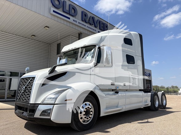 2023 VOLVO VNL64T760 2023 VOLVO VNL64T760 - image 1 of 6