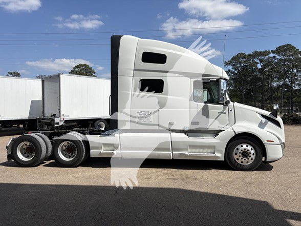 2023 VOLVO VNL64T760 2023 VOLVO VNL64T760 - image 4 of 6