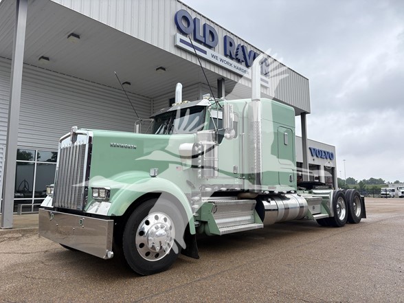 2024 KENWORTH W900 2024 KENWORTH W900 - image 1 of 6