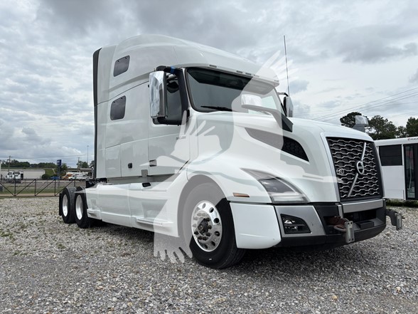 2020 VOLVO VNL64T760 2020 VOLVO VNL64T760 - image 1 of 6