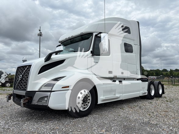 2020 VOLVO VNL64T760 2020 VOLVO VNL64T760 - image 2 of 6