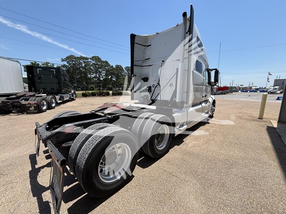 2020 VOLVO VNL64T760 2020 VOLVO VNL64T760 - image 6 of 6