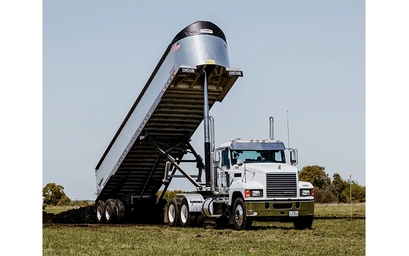 Mack Trucks Pinnacleâ„¢ Mack Trucks Pinnacleâ„¢ - image 2 of 6