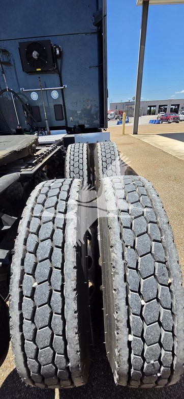 2023 PETERBILT 579 11028215570 2023 PETERBILT 579 11028215570