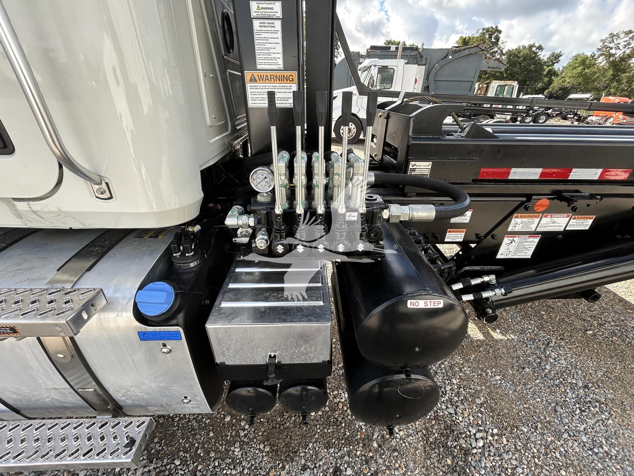 2026 MACK GRANITE 64FR - Old River