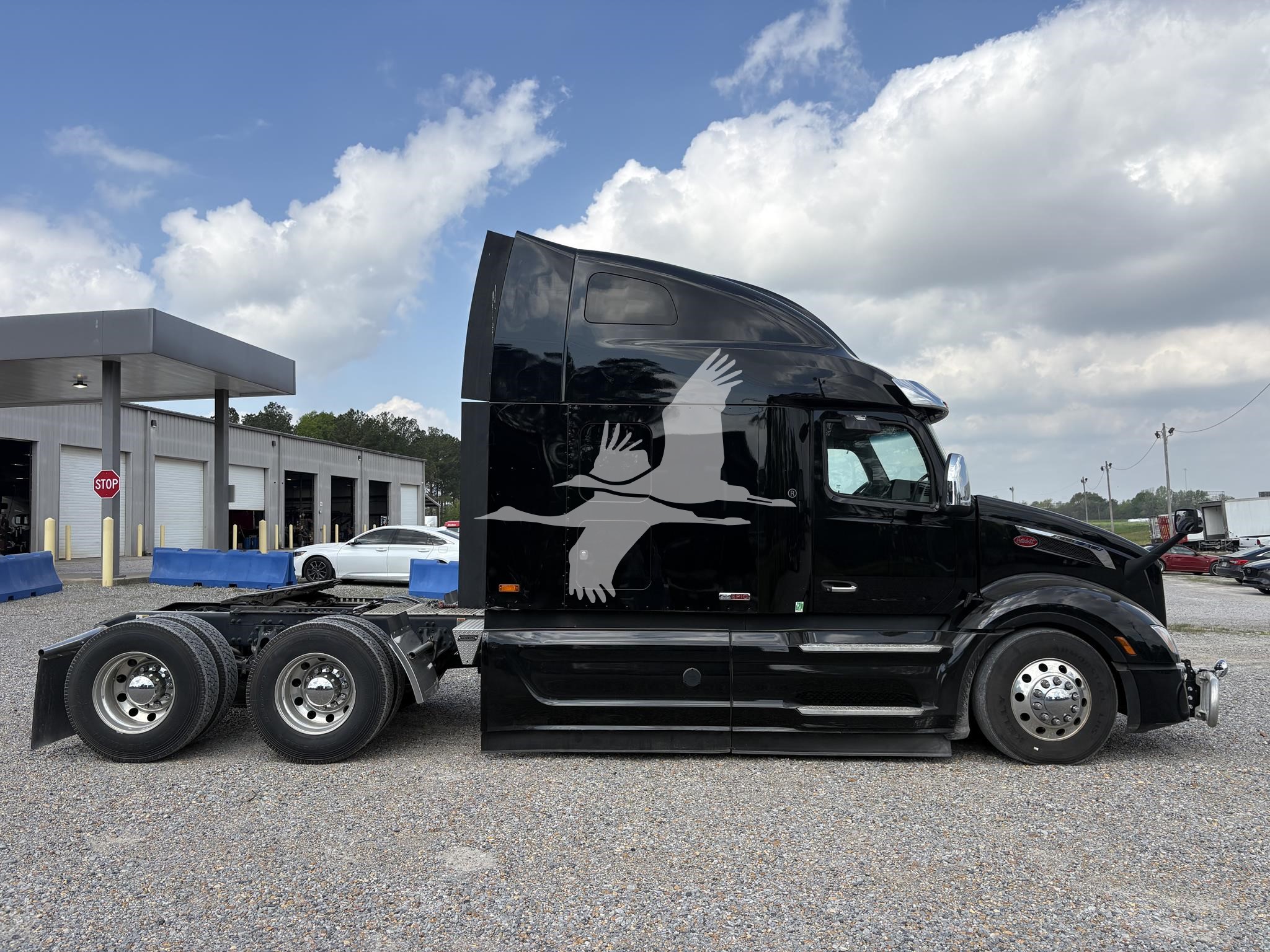 2024 PETERBILT 579 2024 PETERBILT 579 - image 4 of 6