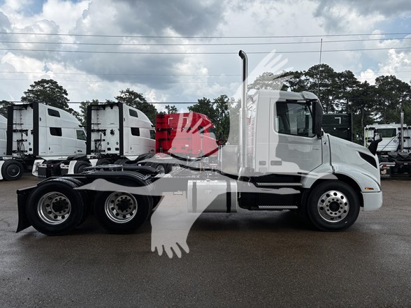 2026 VOLVO VNR64T300 2026 VOLVO VNR64T300 - image 3 of 6