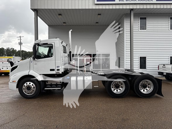 2026 VOLVO VNR64T300 2026 VOLVO VNR64T300 - image 4 of 6