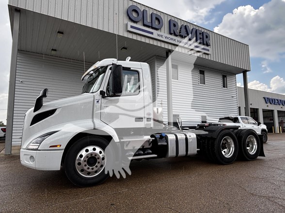 2026 VOLVO VNR64T300 2026 VOLVO VNR64T300 - image 1 of 6