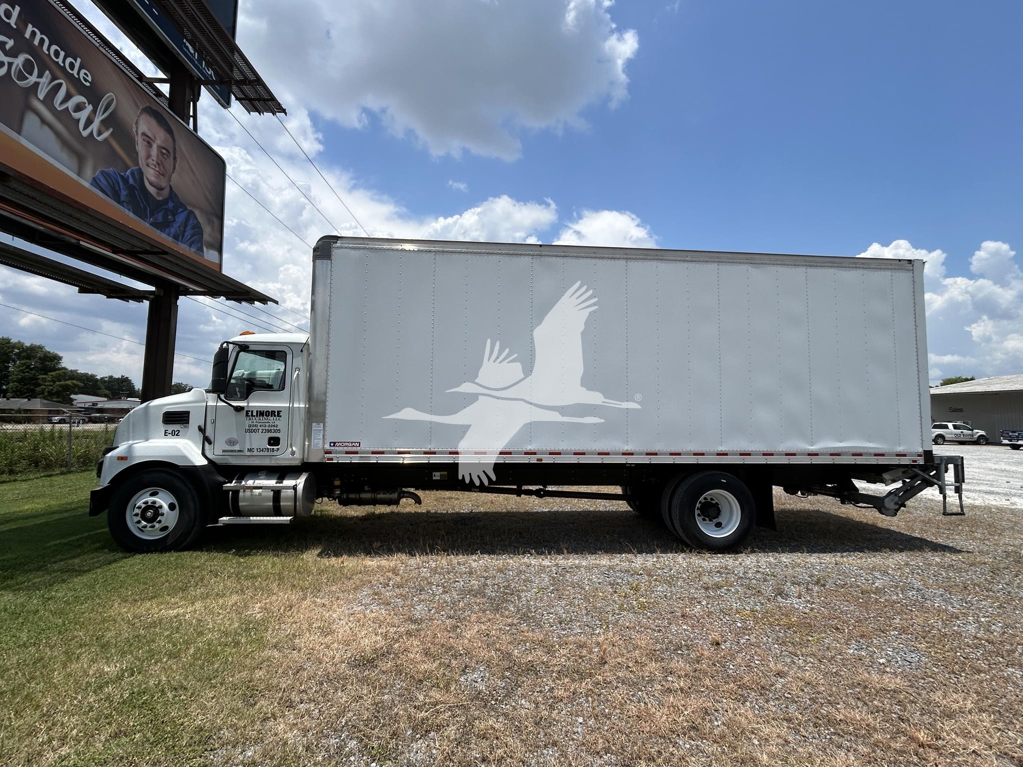 2022 MACK MD7 2022 MACK MD7 - image 2 of 6