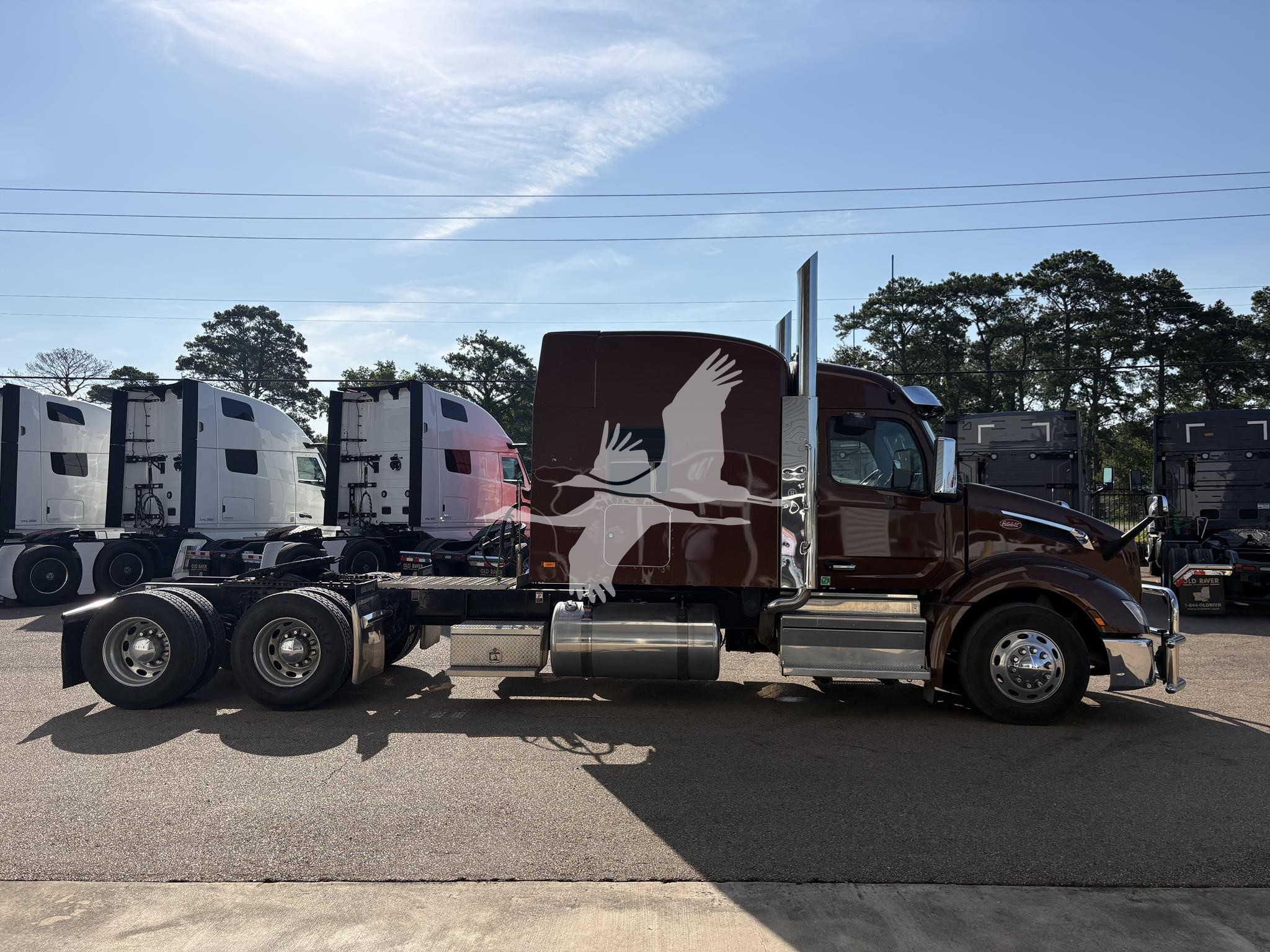 2025 PETERBILT 579 2025 PETERBILT 579 - image 4 of 6