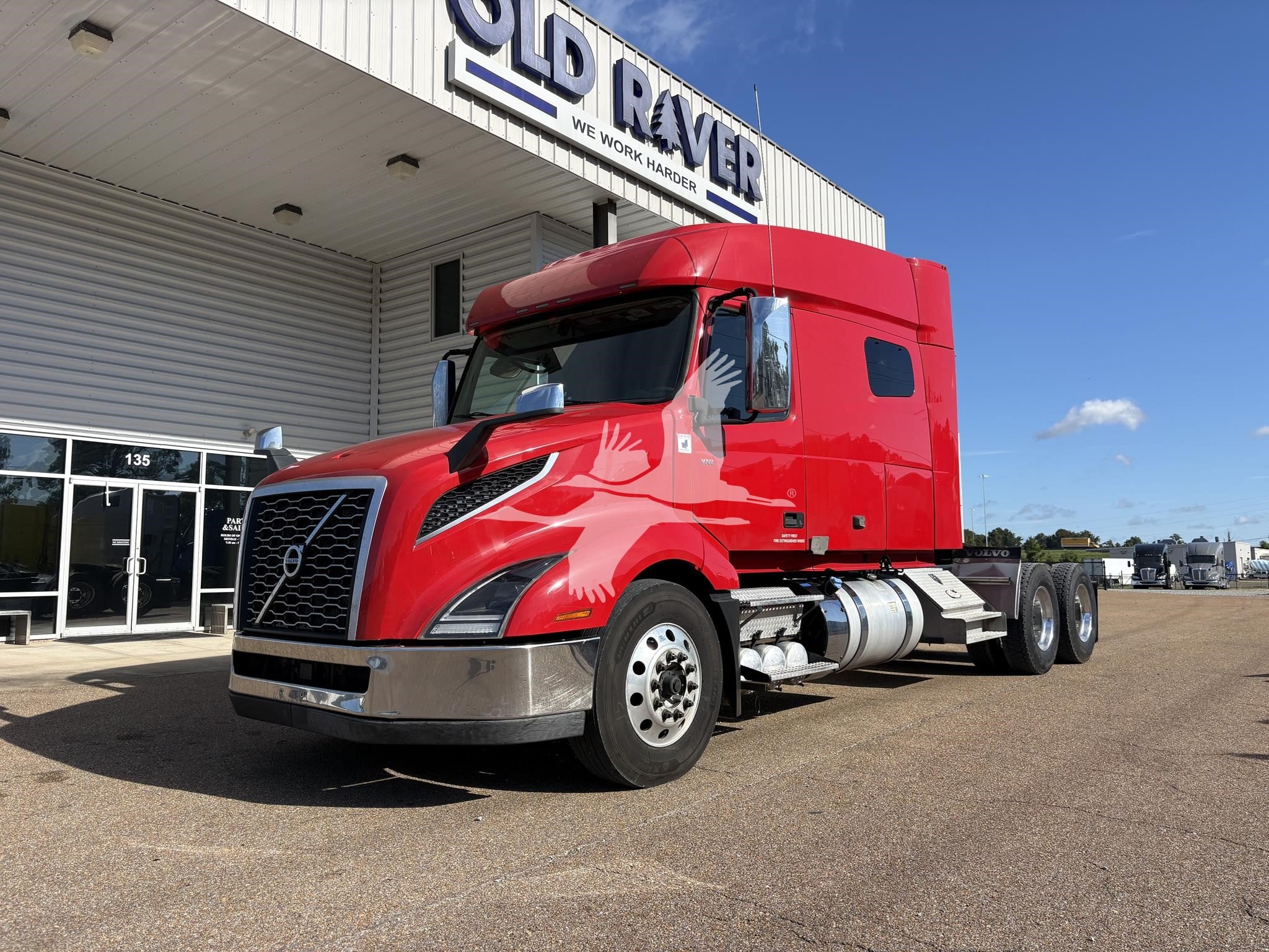 2022 VOLVO VNL64T740 2022 VOLVO VNL64T740 - image 1 of 6