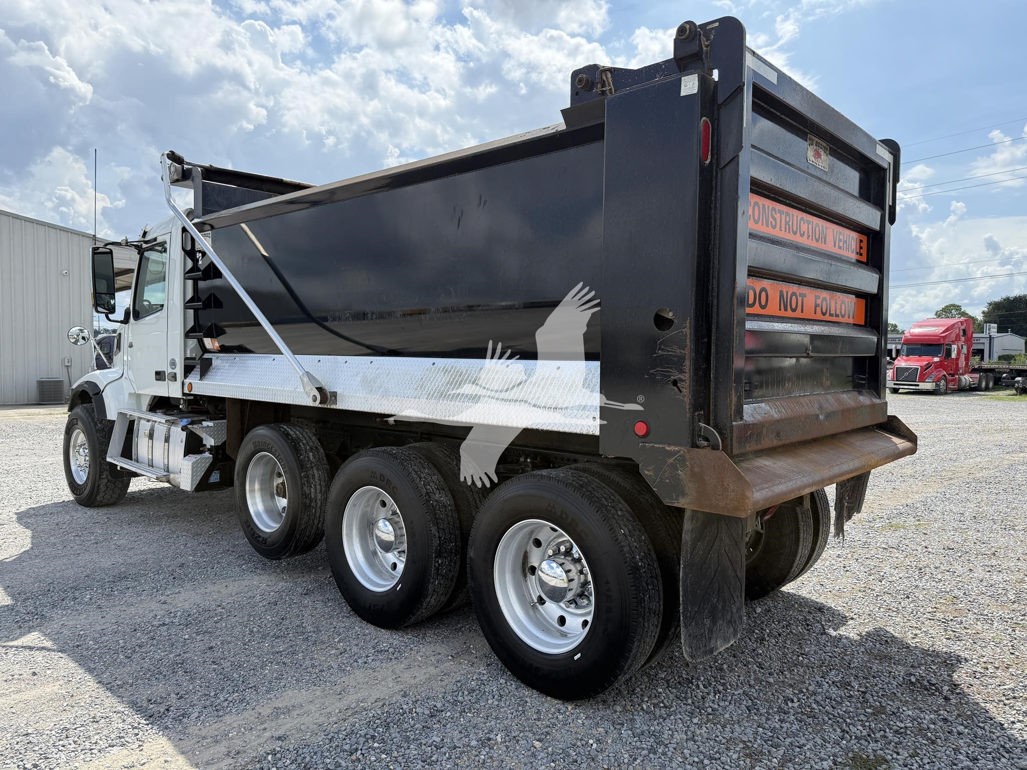 2022 VOLVO VHD84F300 11045944197 2022 VOLVO VHD84F300 11045944197