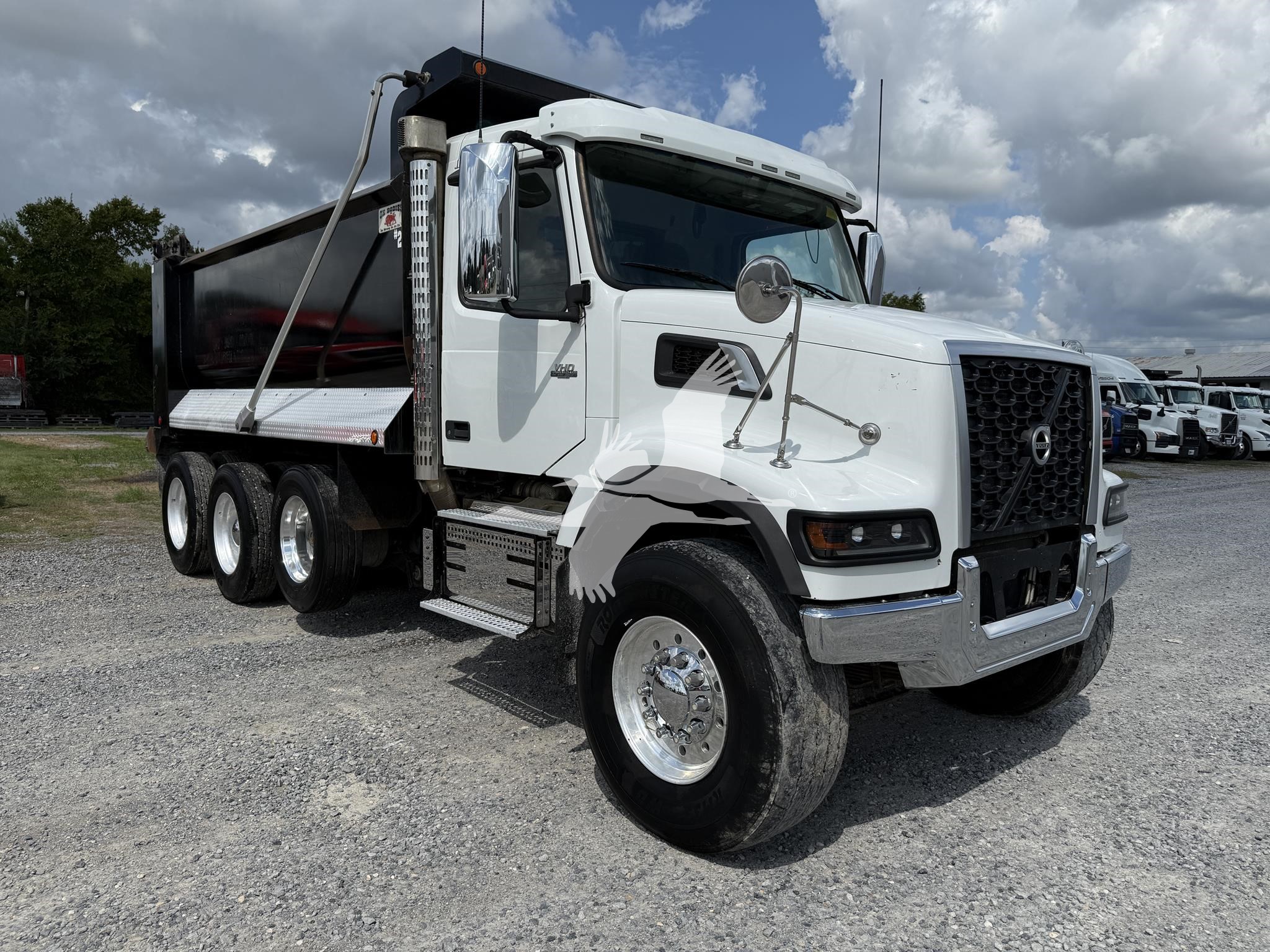 2022 VOLVO VHD84F300 11045944451 2022 VOLVO VHD84F300 11045944451