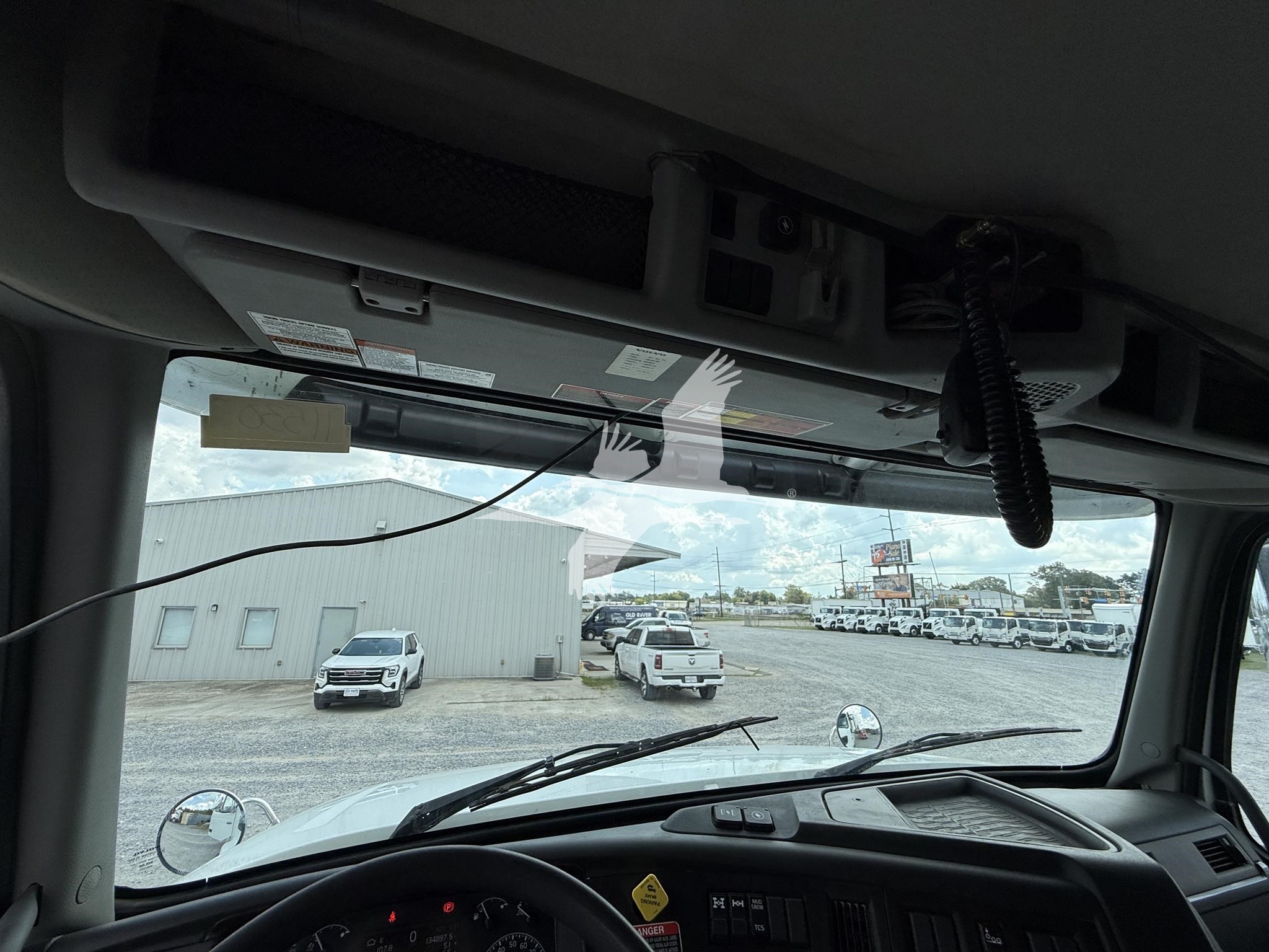 2022 VOLVO VHD84F300 11045944545 2022 VOLVO VHD84F300 11045944545